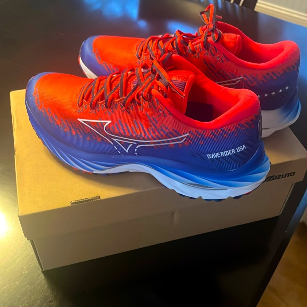 Brand new women’s Mizuno Wave Rider 27